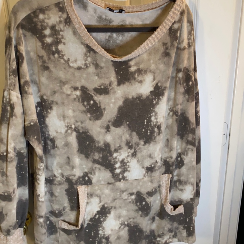 Tie dyed sweatshirt - not hot